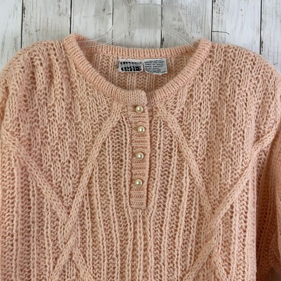 Vintage Sweater On Cue Sz 42 Large Peach Acrylic Cable Knit Faux Pearl Button - Picture 3 of 9